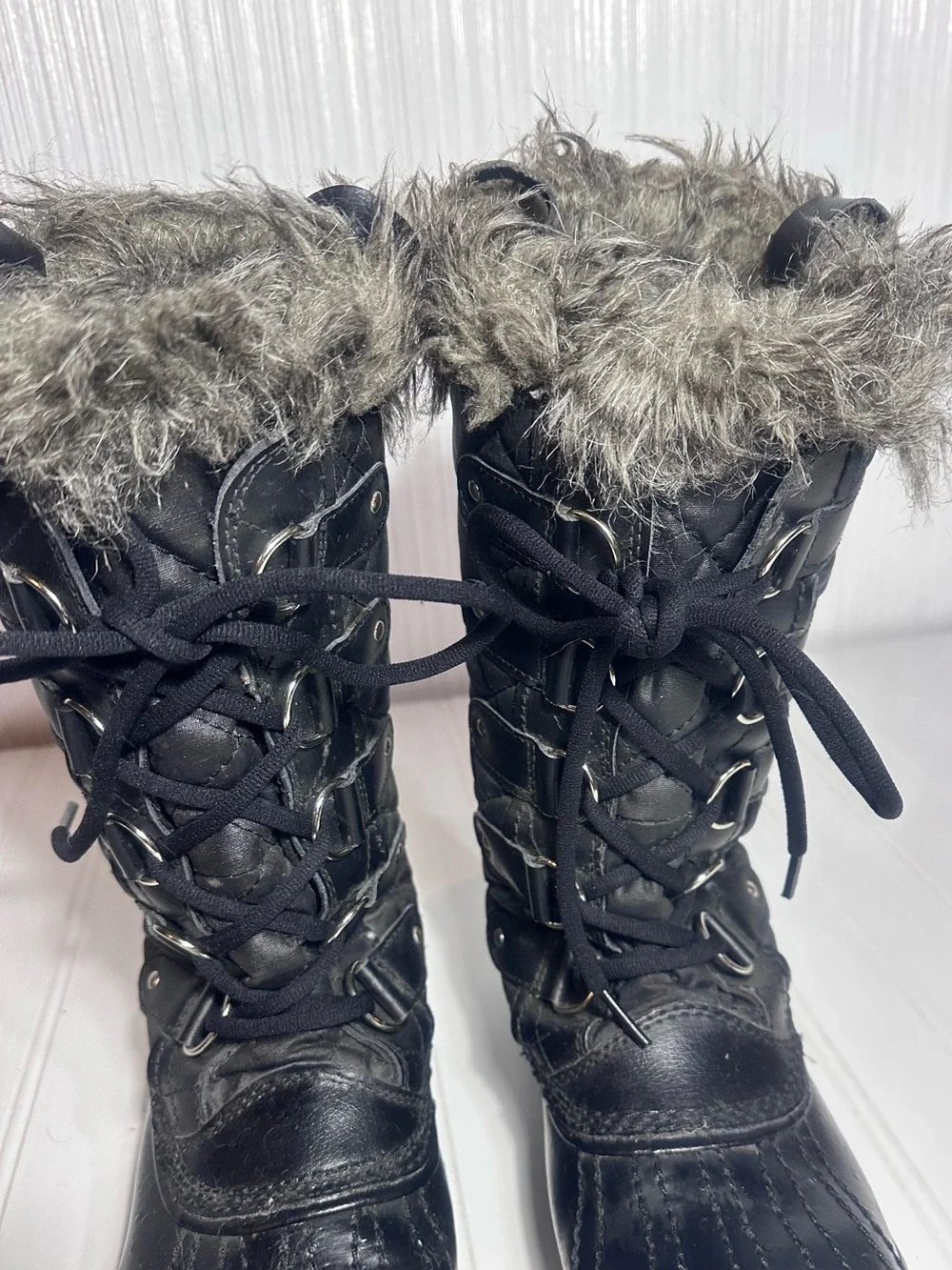 Sorel balck quilted